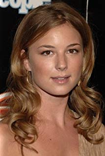 How tall is Emily VanCamp?